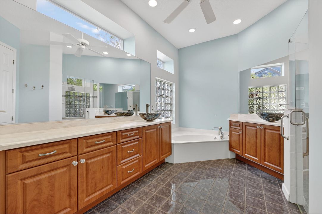 На продажу: $419,990 (2 спален, 2 ванн, 2314 Квадратных фут)