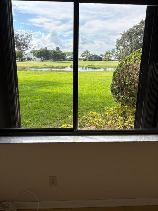 For Sale: $219,900 (2 beds, 2 baths, 1196 Square Feet)