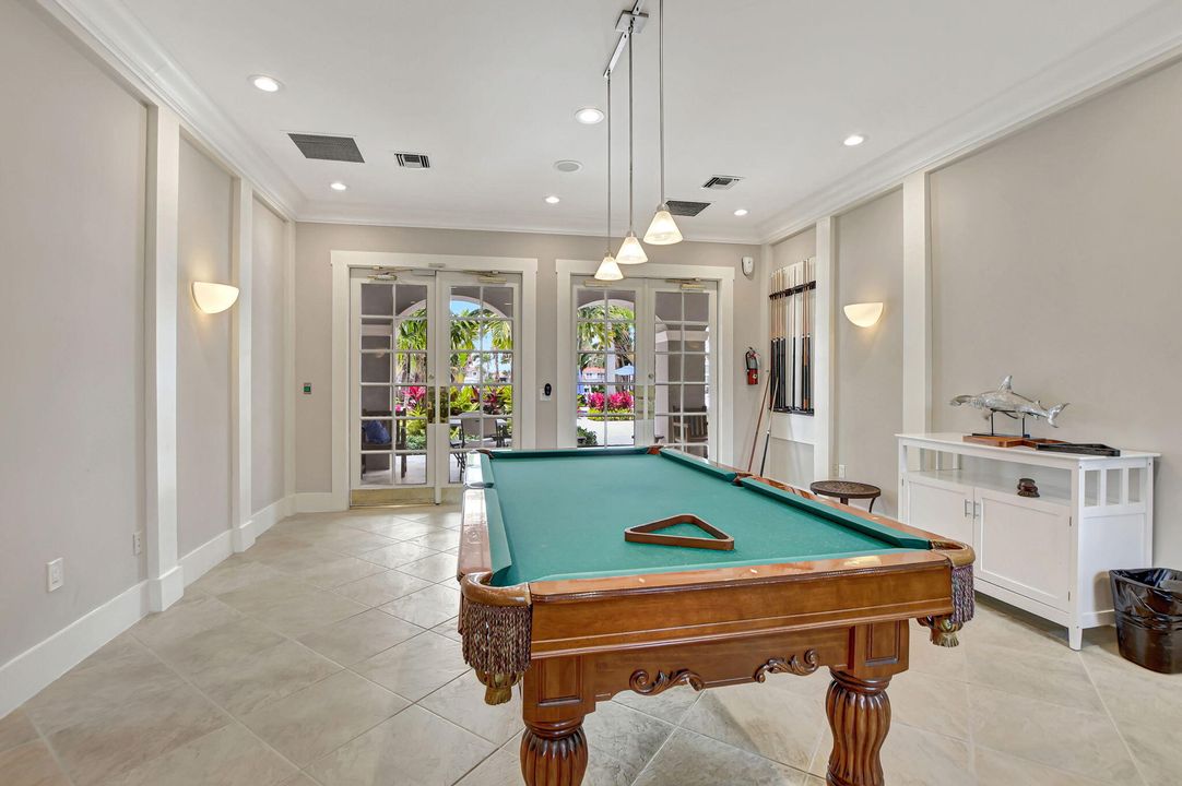 待售: $975,000 (2 贝兹, 2 浴室, 1230 平方英尺)