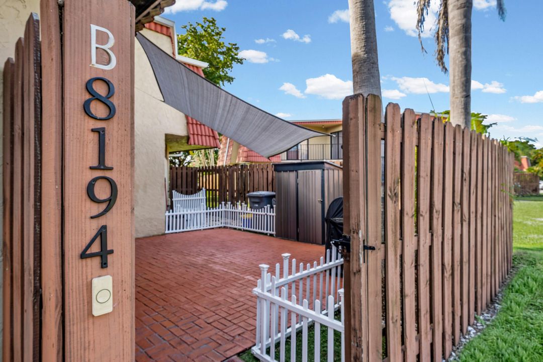 For Sale: $365,000 (2 beds, 2 baths, 1302 Square Feet)