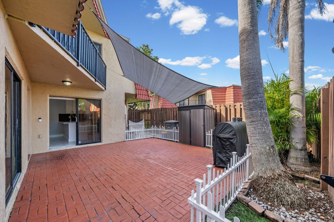 For Sale: $365,000 (2 beds, 2 baths, 1302 Square Feet)