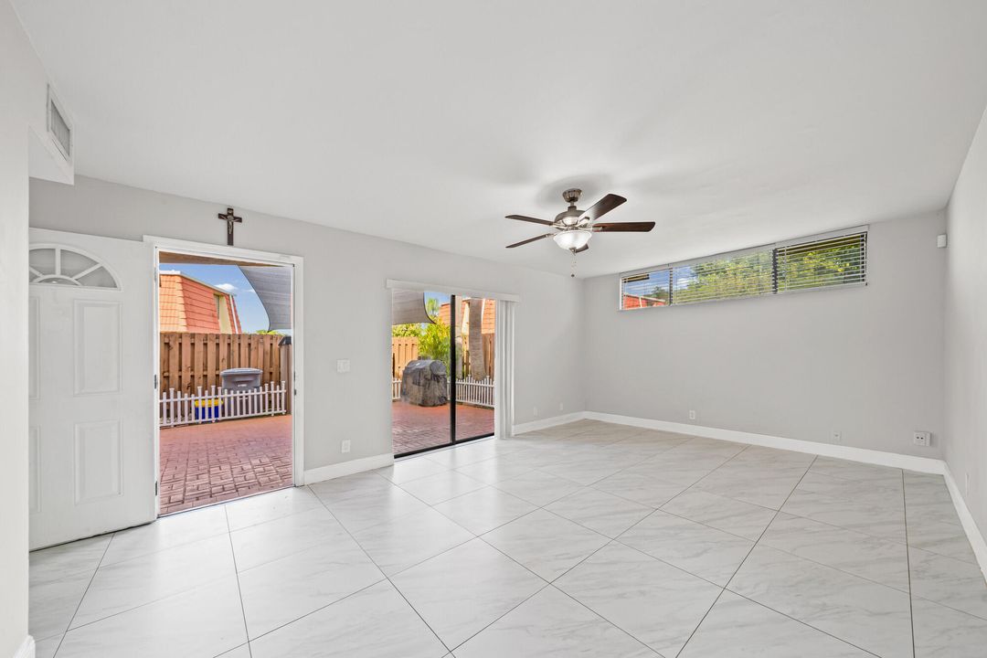 For Sale: $365,000 (2 beds, 2 baths, 1302 Square Feet)