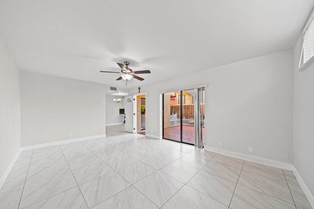 For Sale: $365,000 (2 beds, 2 baths, 1302 Square Feet)