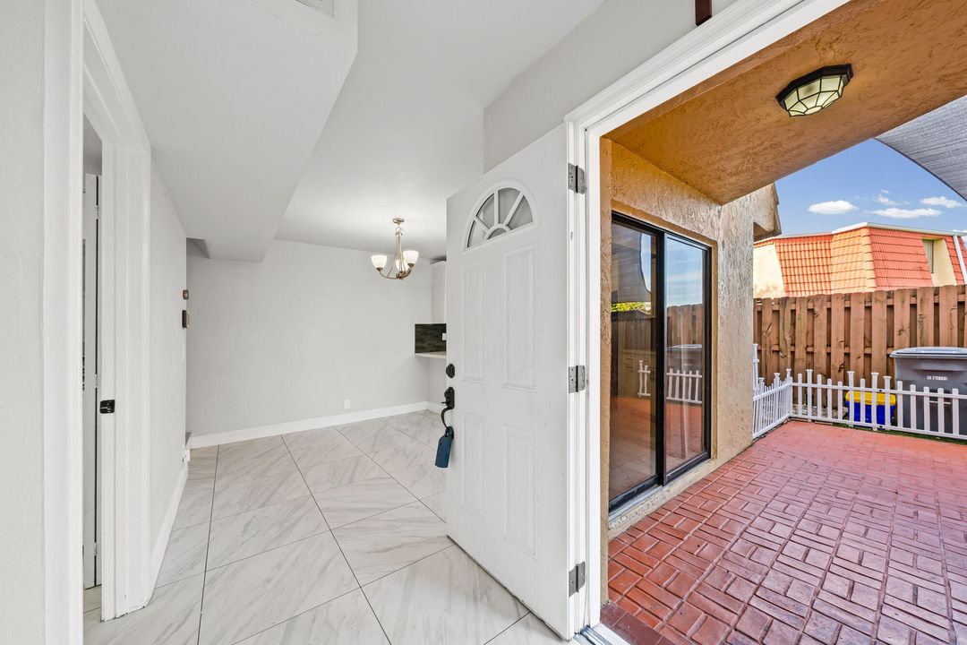 For Sale: $365,000 (2 beds, 2 baths, 1302 Square Feet)