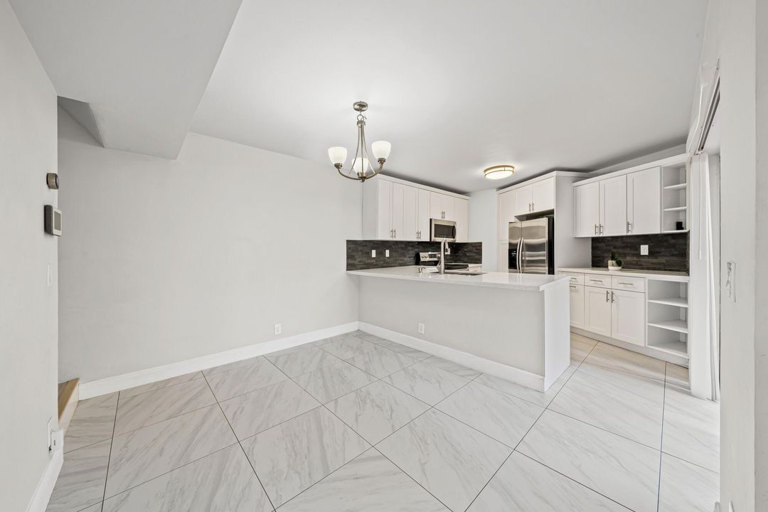 For Sale: $365,000 (2 beds, 2 baths, 1302 Square Feet)