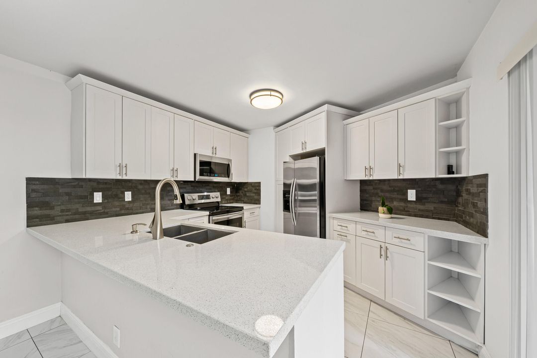 For Sale: $365,000 (2 beds, 2 baths, 1302 Square Feet)