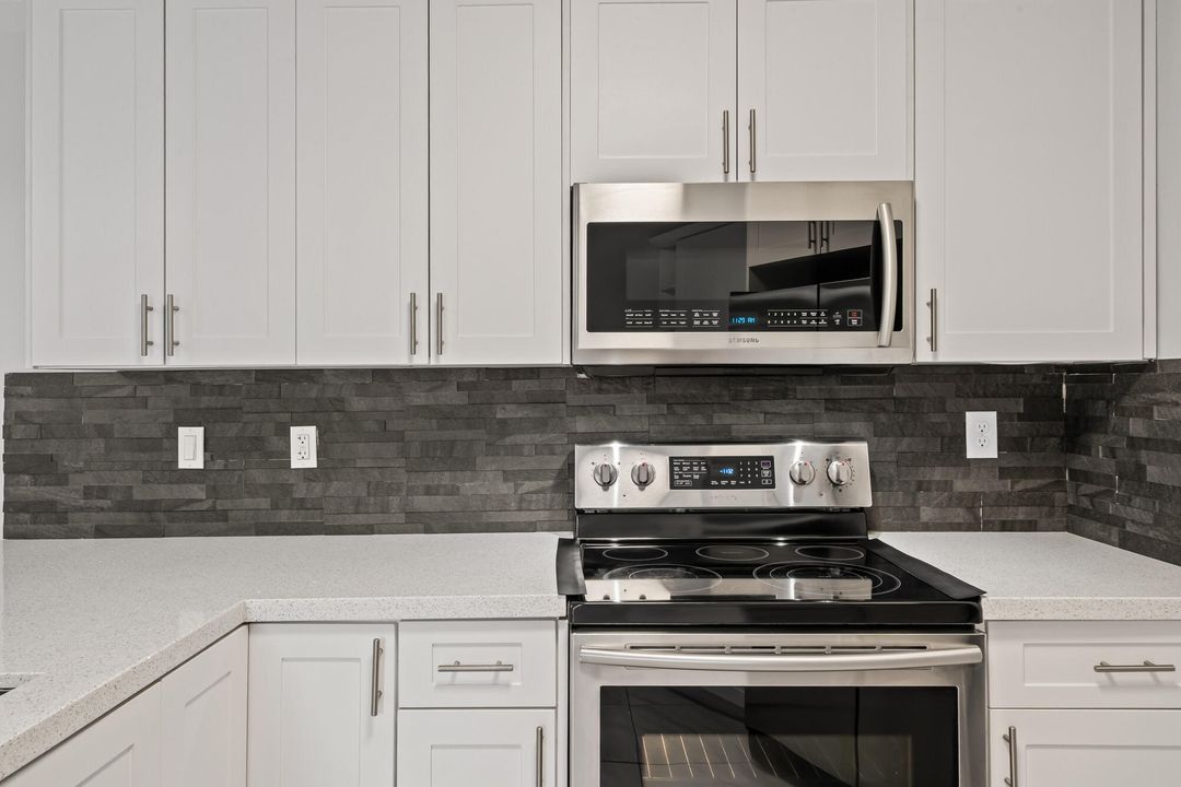 For Sale: $365,000 (2 beds, 2 baths, 1302 Square Feet)