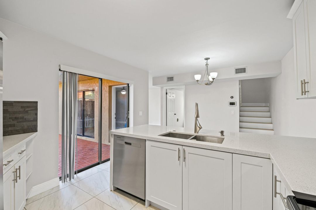 For Sale: $365,000 (2 beds, 2 baths, 1302 Square Feet)
