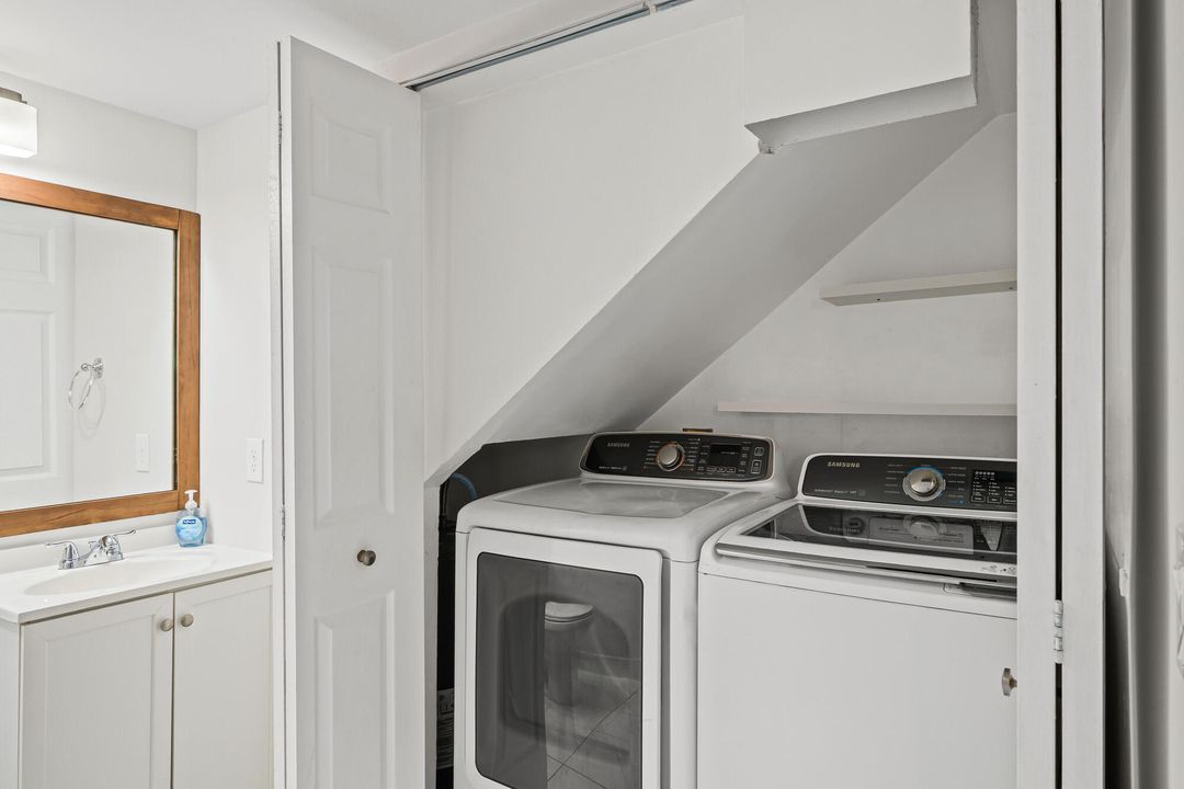 For Sale: $365,000 (2 beds, 2 baths, 1302 Square Feet)