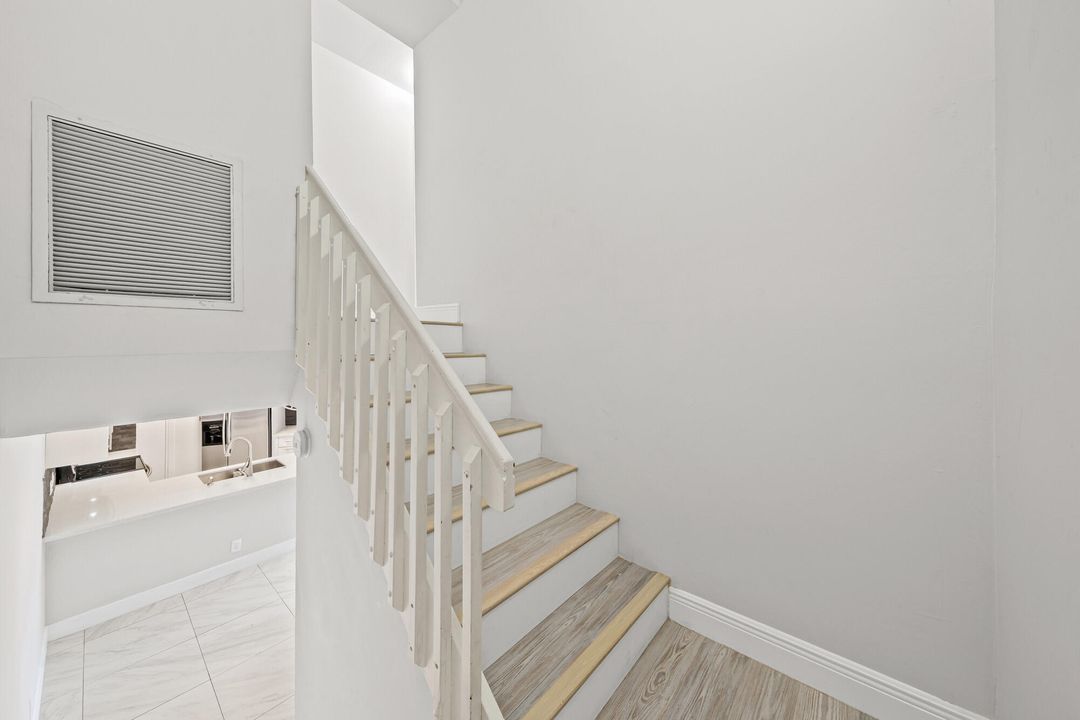 For Sale: $365,000 (2 beds, 2 baths, 1302 Square Feet)