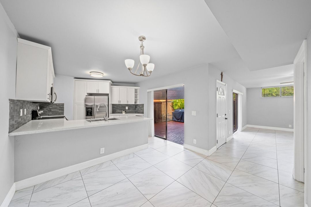 For Sale: $365,000 (2 beds, 2 baths, 1302 Square Feet)