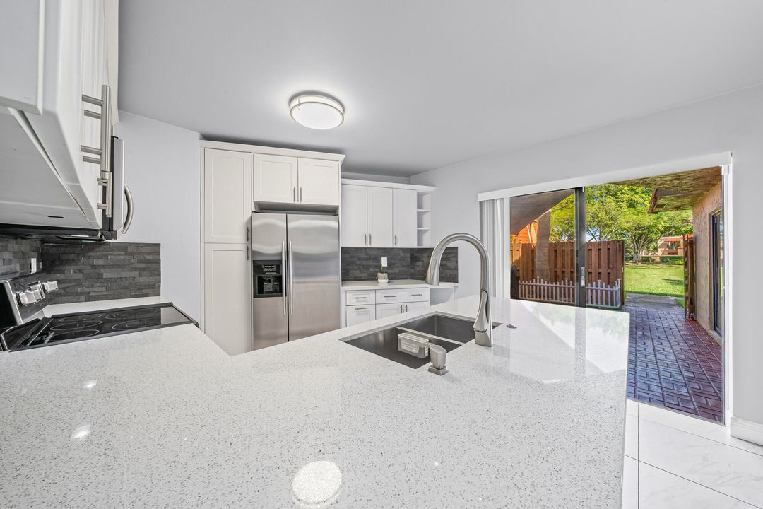 For Sale: $365,000 (2 beds, 2 baths, 1302 Square Feet)