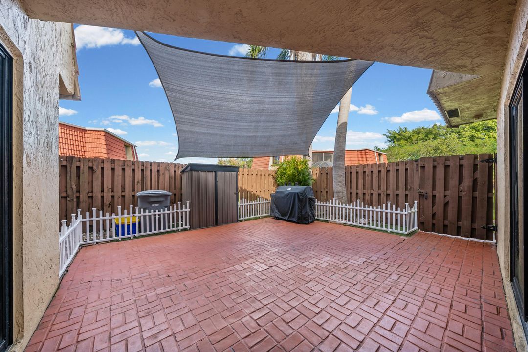 For Sale: $365,000 (2 beds, 2 baths, 1302 Square Feet)