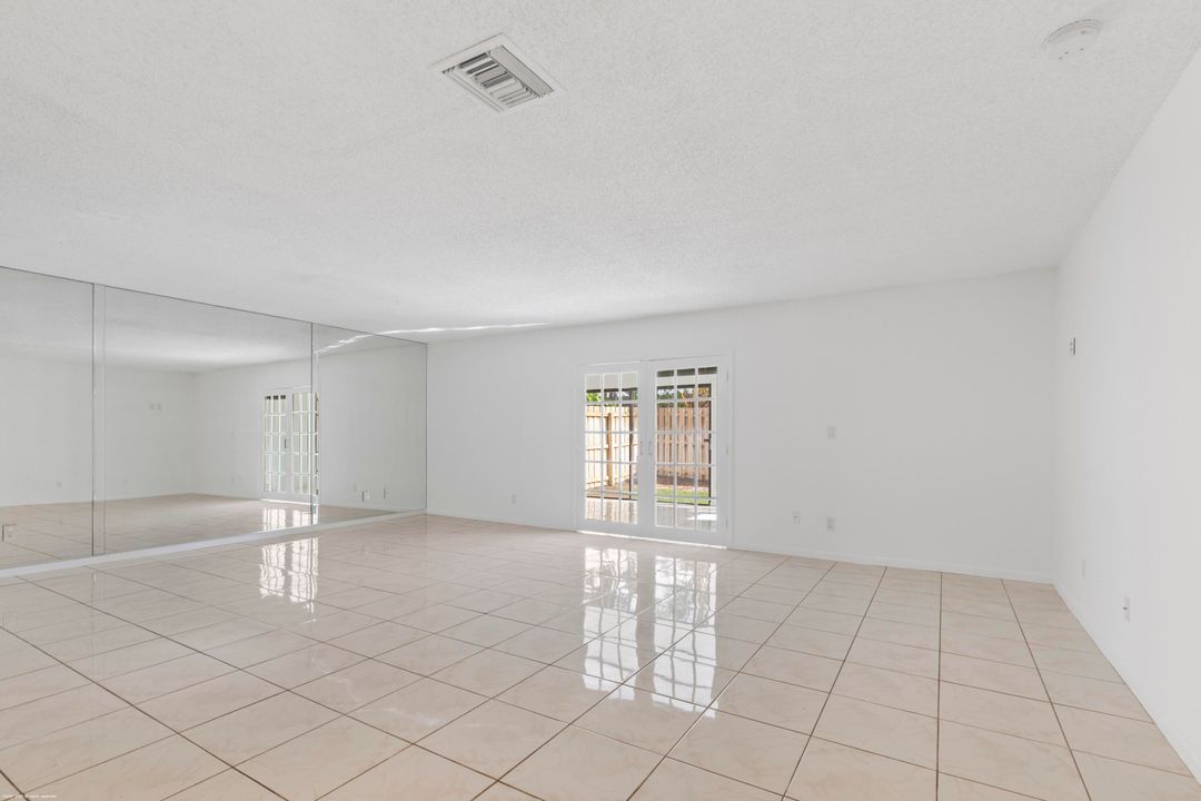 En Venta: $380,000 (3 camas, 3 baños, 2009 Pies cuadrados)