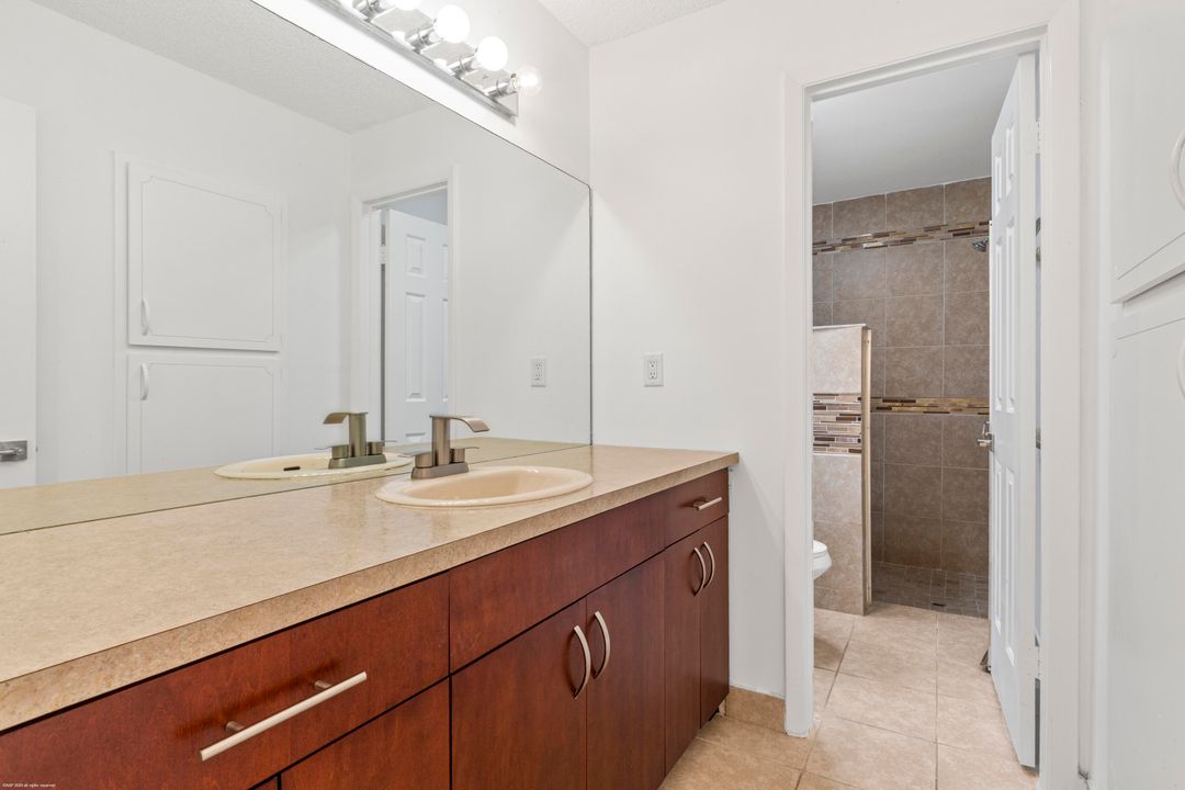 En Venta: $380,000 (3 camas, 3 baños, 2009 Pies cuadrados)