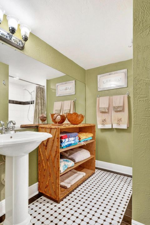 For Sale: $2,250,000 (3 beds, 3 baths, 1918 Square Feet)