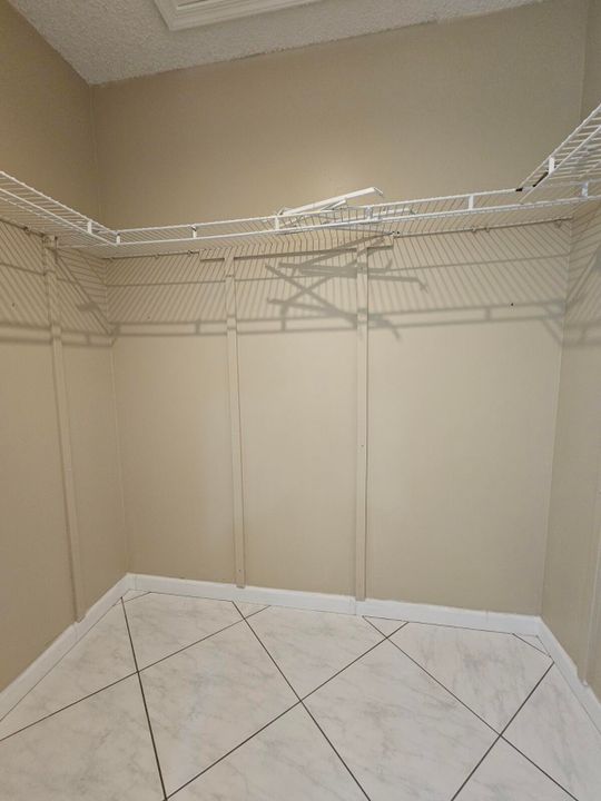 For Sale: $415,000 (3 beds, 2 baths, 1178 Square Feet)