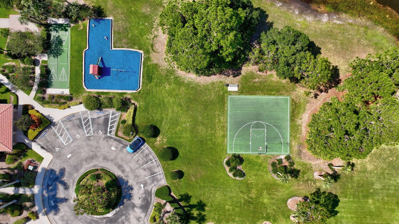 На продажу: $419,990 (2 спален, 2 ванн, 2314 Квадратных фут)