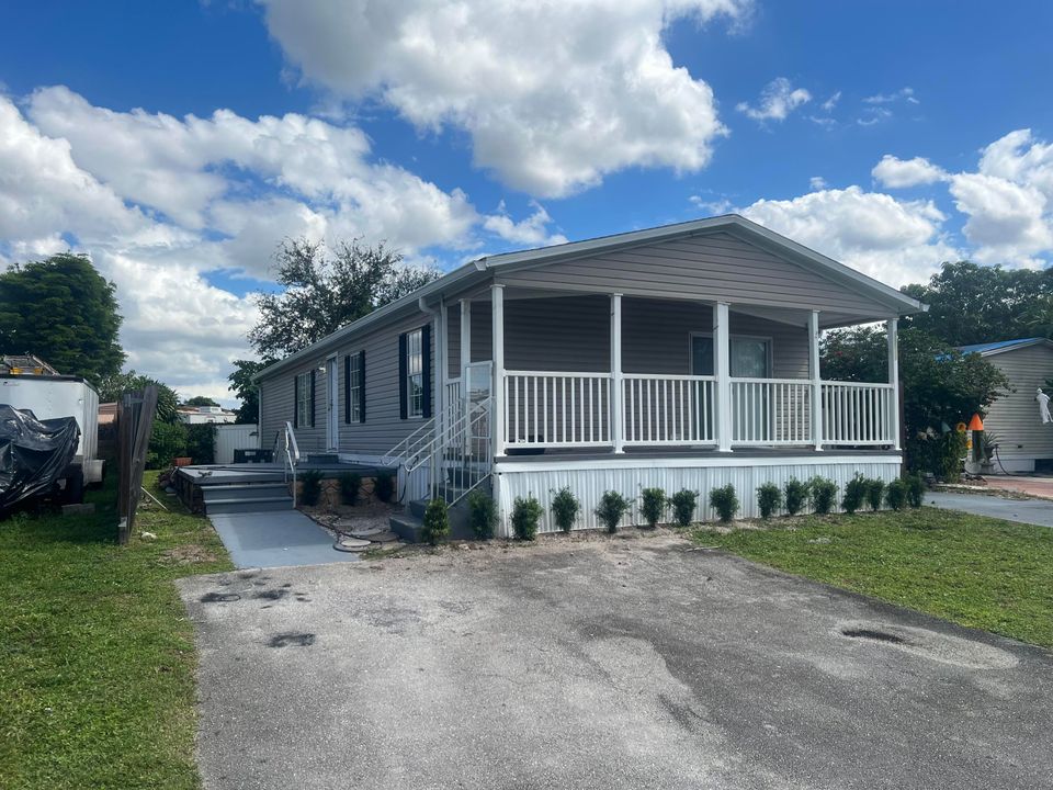 Active With Contract: $2,450 (4 beds, 2 baths, 1368 Square Feet)