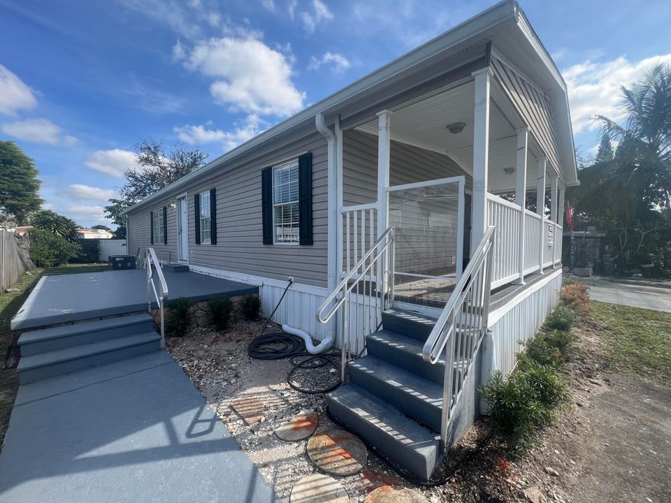Active With Contract: $2,450 (4 beds, 2 baths, 1368 Square Feet)