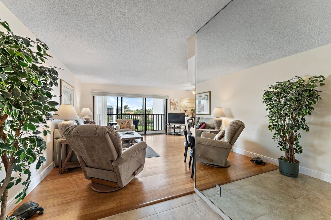 出租: $6,500 (2 贝兹, 2 浴室, 1183 平方英尺)