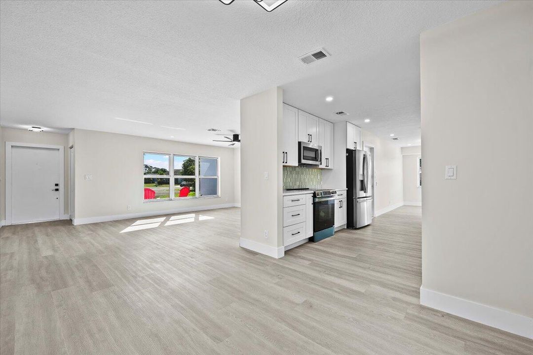 На продажу: $434,999 (2 спален, 2 ванн, 1776 Квадратных фут)