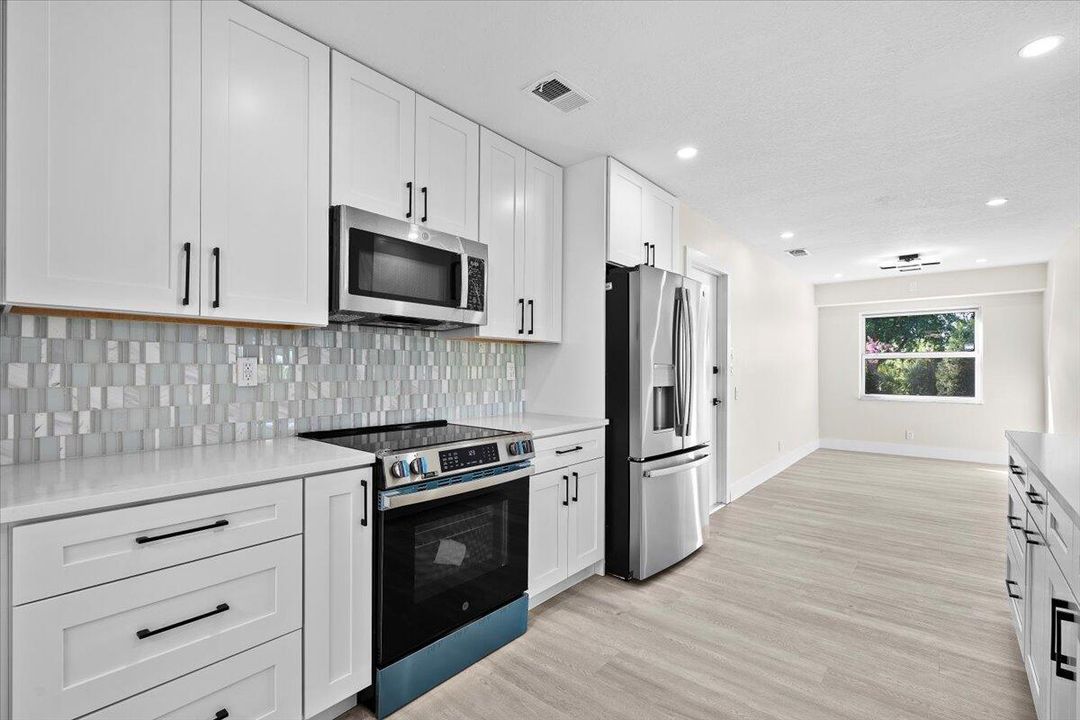 На продажу: $434,999 (2 спален, 2 ванн, 1776 Квадратных фут)