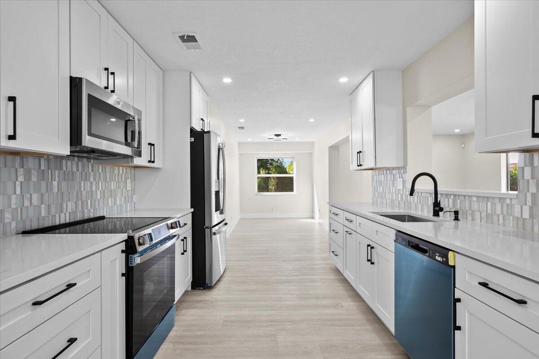 На продажу: $434,999 (2 спален, 2 ванн, 1776 Квадратных фут)