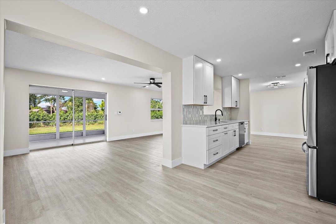 На продажу: $434,999 (2 спален, 2 ванн, 1776 Квадратных фут)