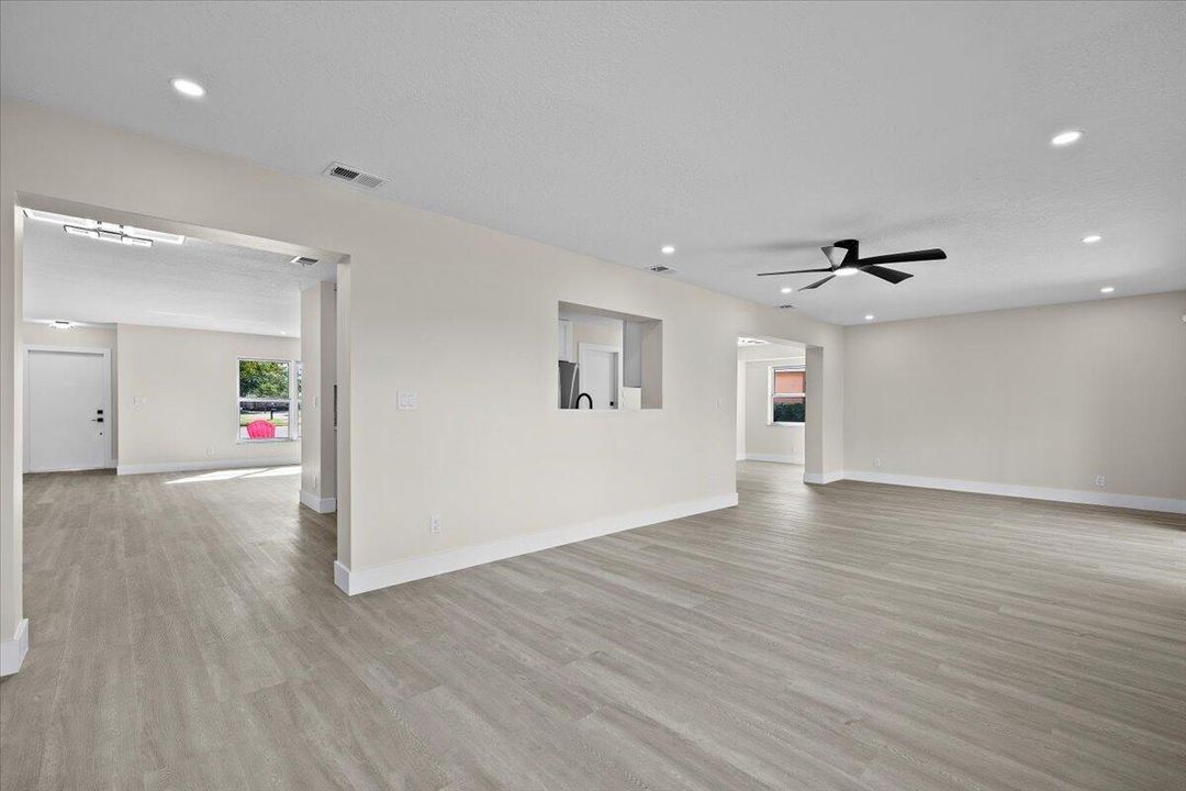 На продажу: $434,999 (2 спален, 2 ванн, 1776 Квадратных фут)