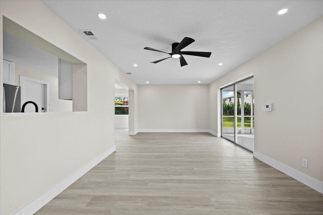 На продажу: $434,999 (2 спален, 2 ванн, 1776 Квадратных фут)