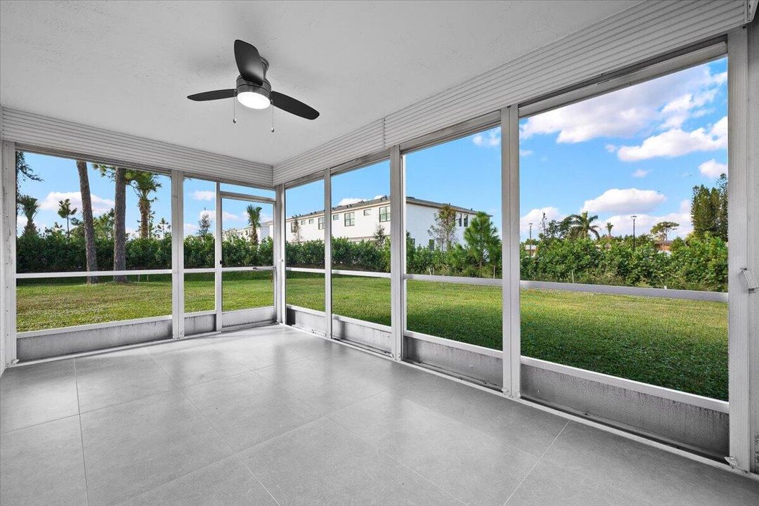 На продажу: $434,999 (2 спален, 2 ванн, 1776 Квадратных фут)