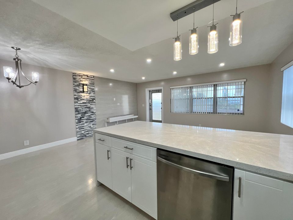 出租: $1,500 (1 贝兹, 1 浴室, 684 平方英尺)