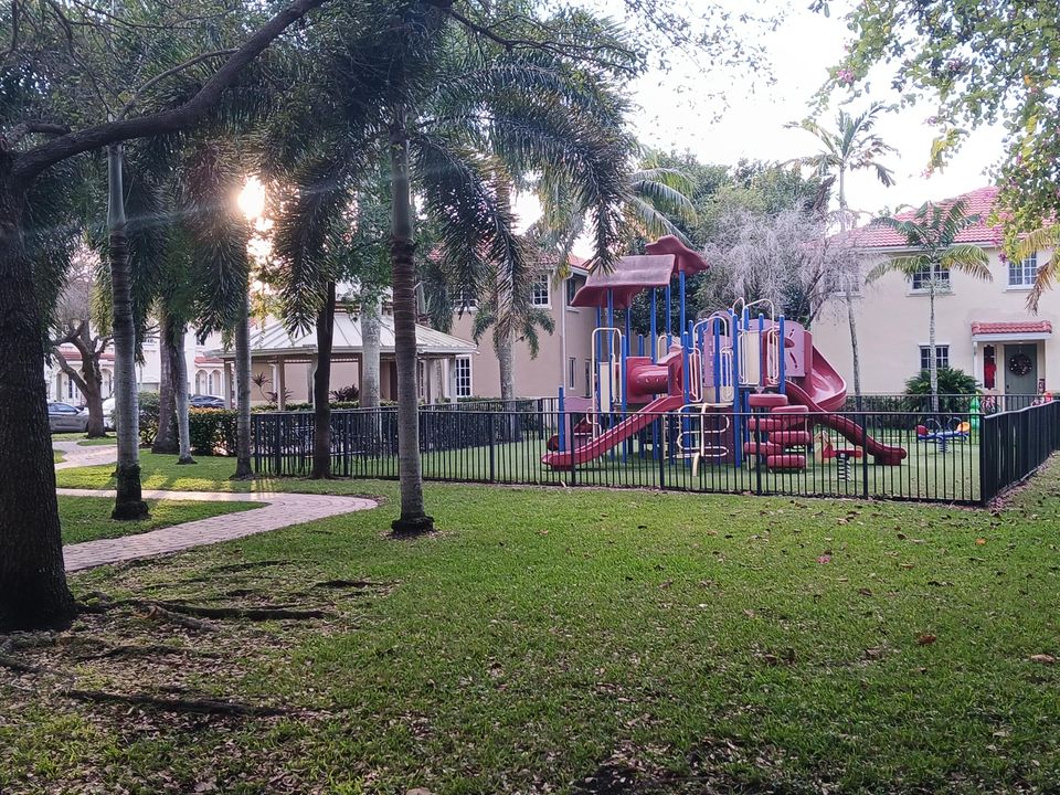 For Sale: $415,000 (4 beds, 2 baths, 1716 Square Feet)