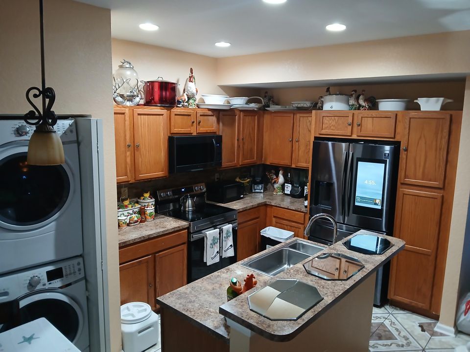 For Sale: $415,000 (4 beds, 2 baths, 1716 Square Feet)