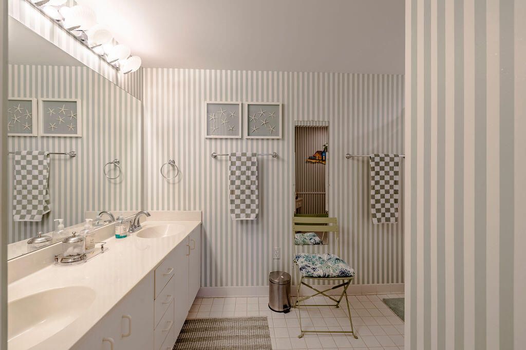 For Sale: $639,000 (3 beds, 3 baths, 2120 Square Feet)