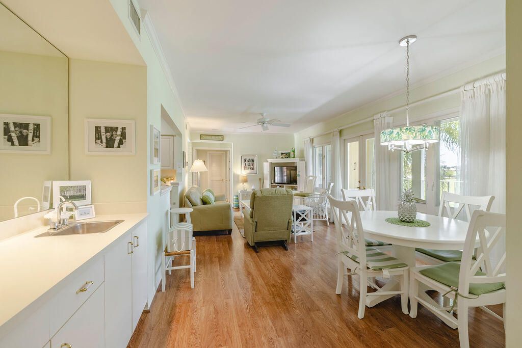 For Sale: $639,000 (3 beds, 3 baths, 2120 Square Feet)