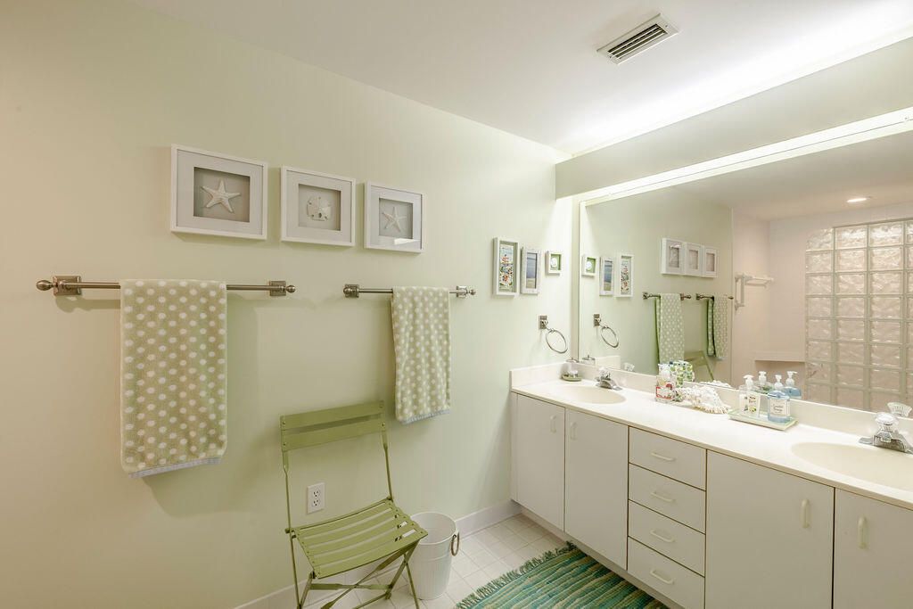 For Sale: $639,000 (3 beds, 3 baths, 2120 Square Feet)