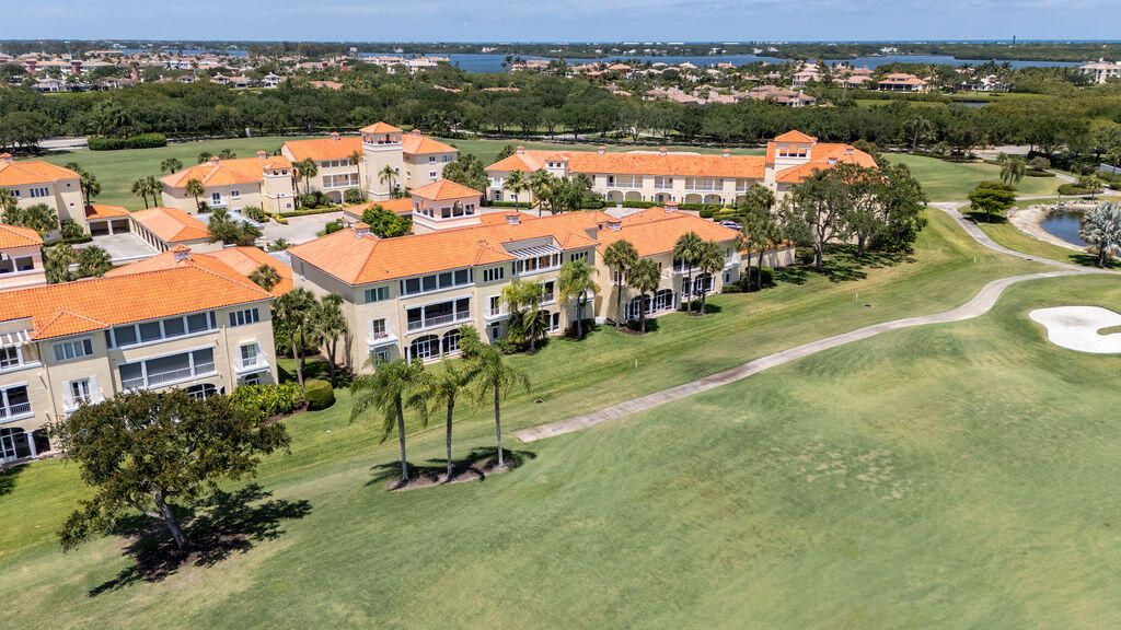 For Sale: $639,000 (3 beds, 3 baths, 2120 Square Feet)