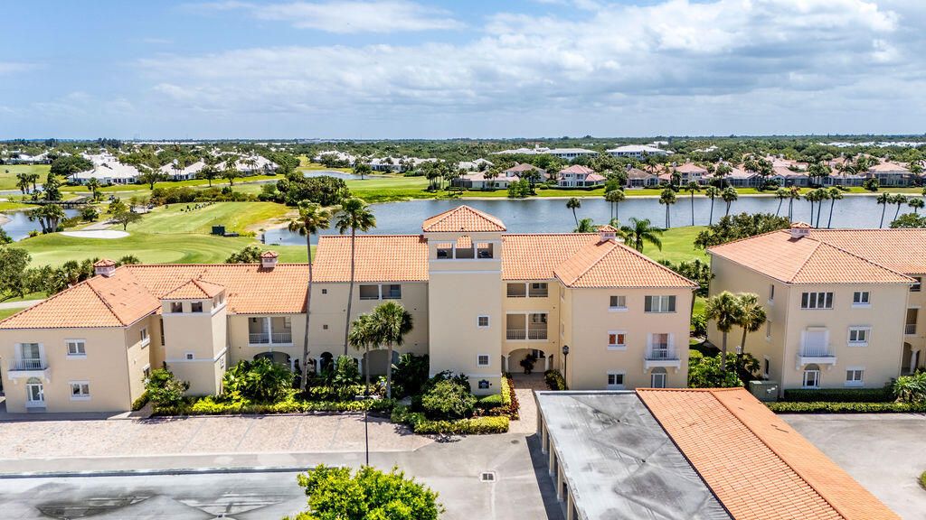 For Sale: $639,000 (3 beds, 3 baths, 2120 Square Feet)