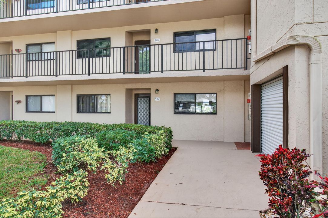 For Sale: $189,900 (2 beds, 2 baths, 1362 Square Feet)