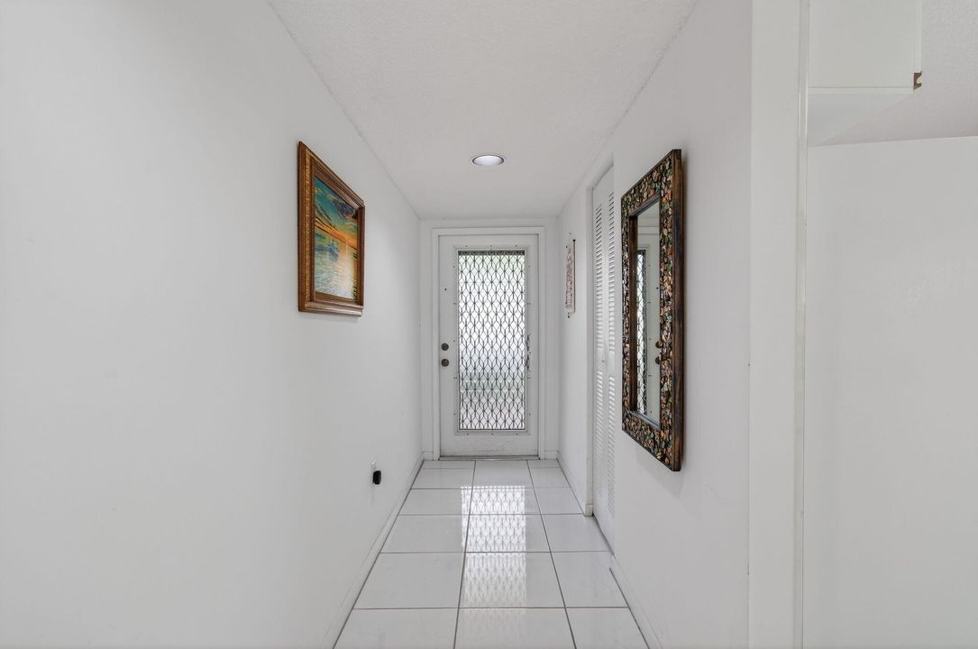 For Sale: $189,900 (2 beds, 2 baths, 1362 Square Feet)