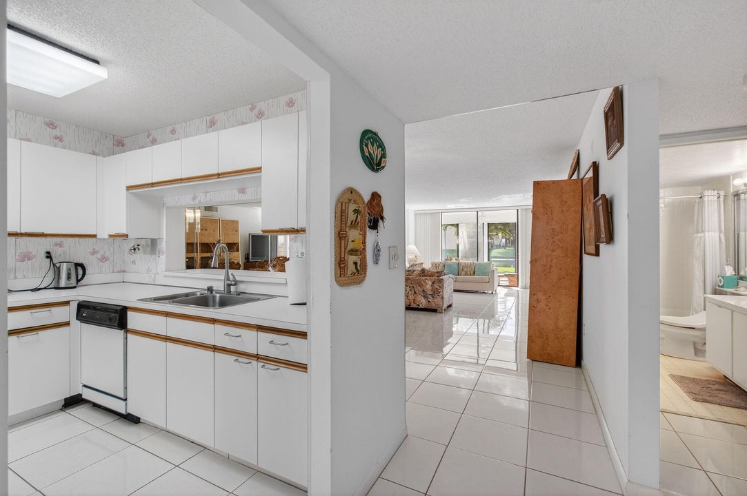 For Sale: $189,900 (2 beds, 2 baths, 1362 Square Feet)