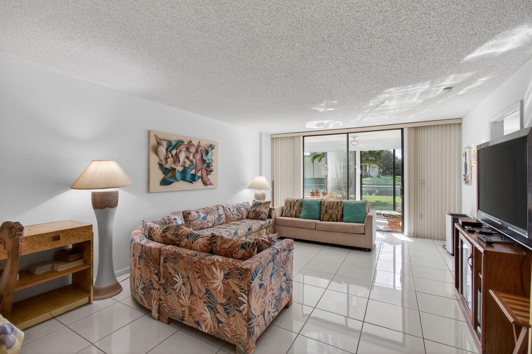 For Sale: $189,900 (2 beds, 2 baths, 1362 Square Feet)