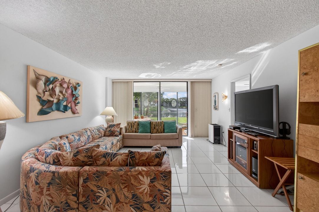 For Sale: $189,900 (2 beds, 2 baths, 1362 Square Feet)