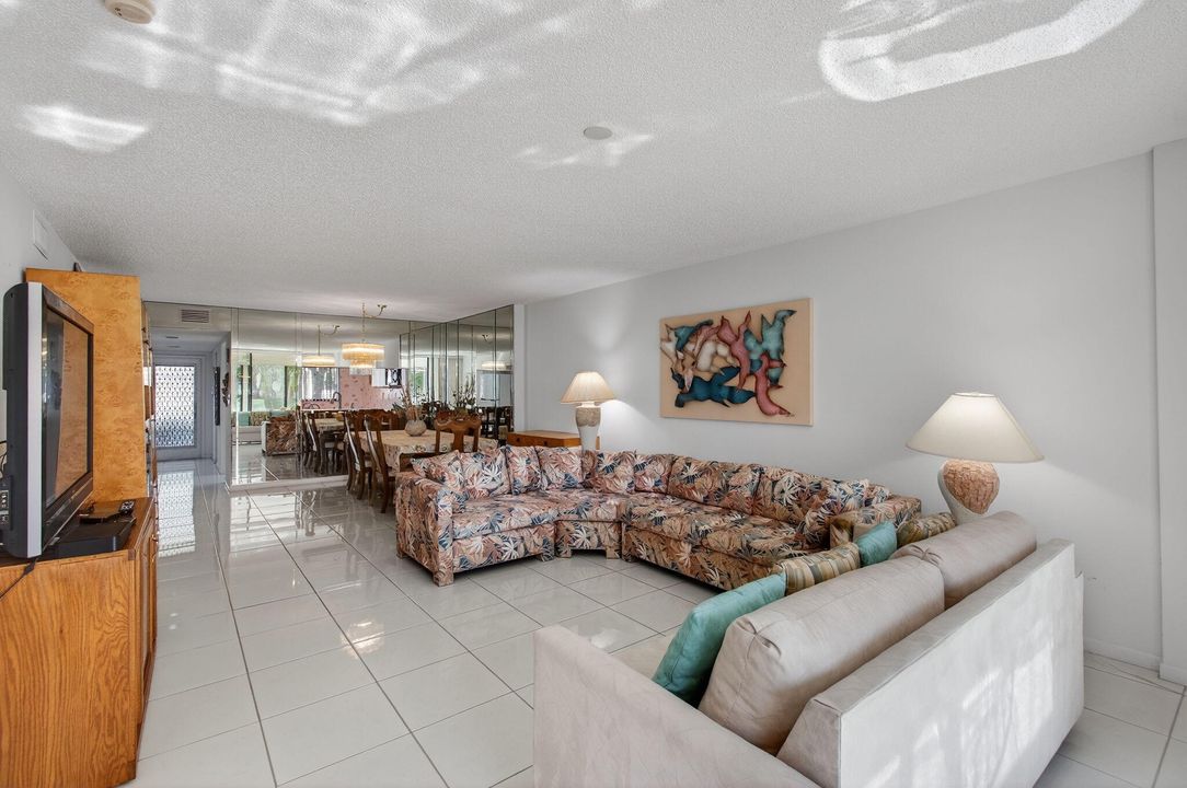 For Sale: $189,900 (2 beds, 2 baths, 1362 Square Feet)