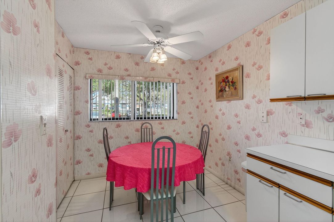 For Sale: $189,900 (2 beds, 2 baths, 1362 Square Feet)