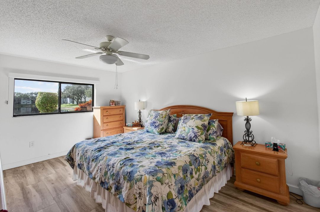 For Sale: $189,900 (2 beds, 2 baths, 1362 Square Feet)