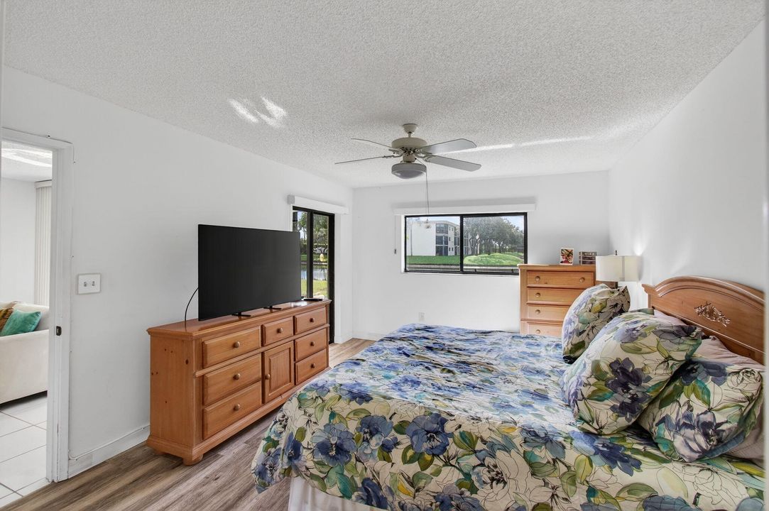 For Sale: $189,900 (2 beds, 2 baths, 1362 Square Feet)