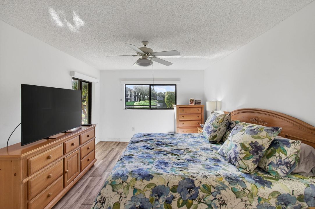 For Sale: $189,900 (2 beds, 2 baths, 1362 Square Feet)